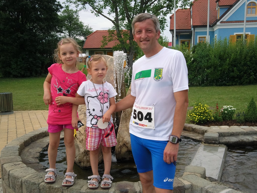 Alina, Bianca - sie zeigt die "Kehrseite der Medaille" ;-) - und Jürgen nach dem Energiedorflauf