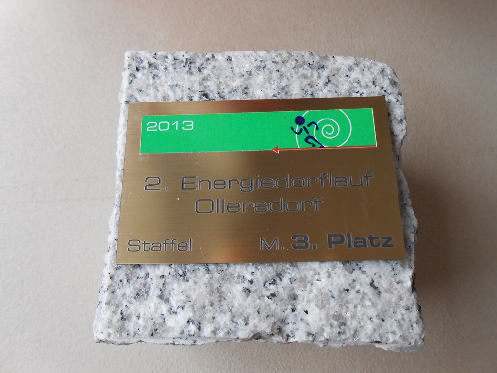 Trophäe für den 3. Platz der Marathonstaffeln beim Energiedorflauf Ollersdorf 2013
